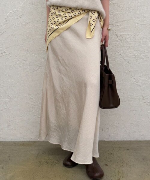 LOUNGEDRESS(ラウンジドレス)の「とろみフレアスカート(スカート・レディース・アイボリー/ブラック/ブラウン・SMALL/MEDIUM)」の8枚目の写真