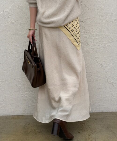 LOUNGEDRESS(ラウンジドレス)の「とろみフレアスカート(スカート・レディース・アイボリー/ブラック/ブラウン・SMALL/MEDIUM)」の11枚目の写真