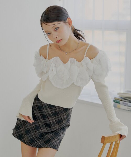 Chico(チコ)の「BIGフリルドッキングオフショルニット(ニット/セーター・レディース・ブルー/アイボリー/ブラック/グレー・FREE)」の16枚目の写真