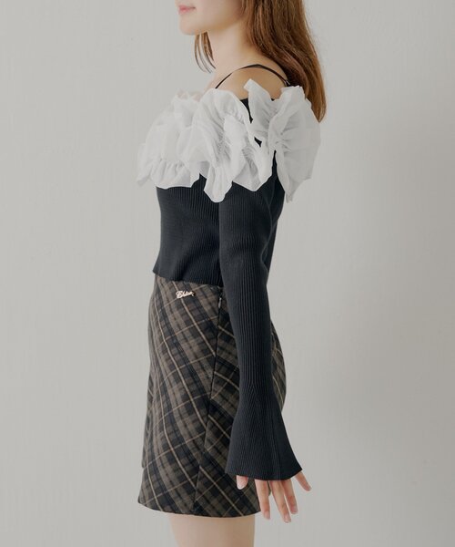 Chico(チコ)の「BIGフリルドッキングオフショルニット(ニット/セーター・レディース・ブルー/アイボリー/ブラック/グレー・FREE)」の11枚目の写真