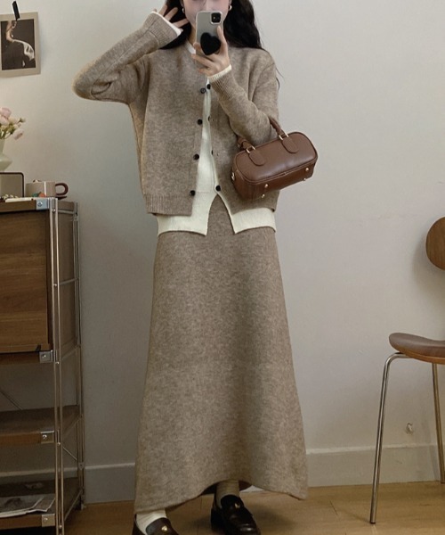 Aelina(エリナ)の「フェイクレイヤードニットトップス+スカートセットアップ(セットアップ・レディース・グレー/モカ・F)」の8枚目の写真