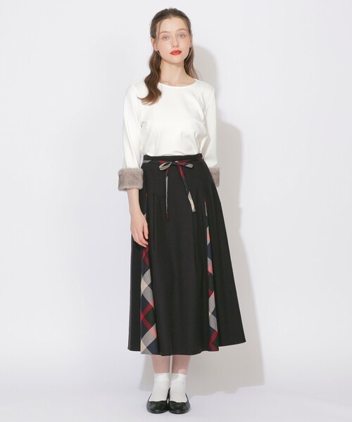 CB CRESTBRIDGE（シービークレストブリッジ）の「パーシャルチェックスカート（スカート・レディース・ブラック・M/S）」の2枚目の写真