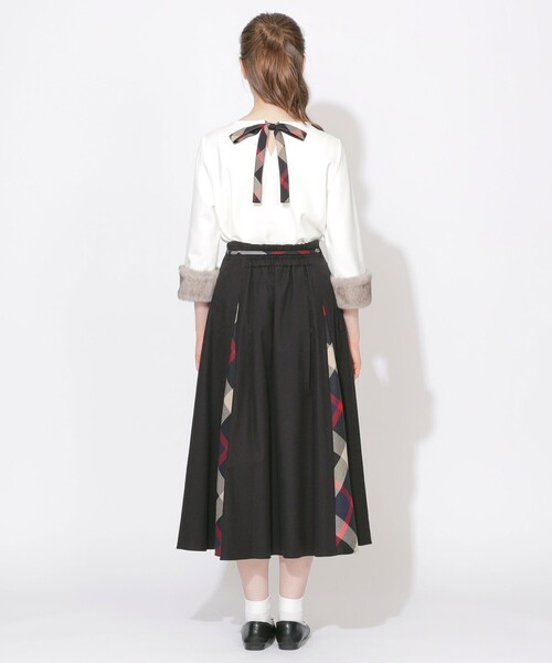 CB CRESTBRIDGE（シービークレストブリッジ）の「パーシャルチェックスカート（スカート・レディース・ブラック・M/S）」の4枚目の写真