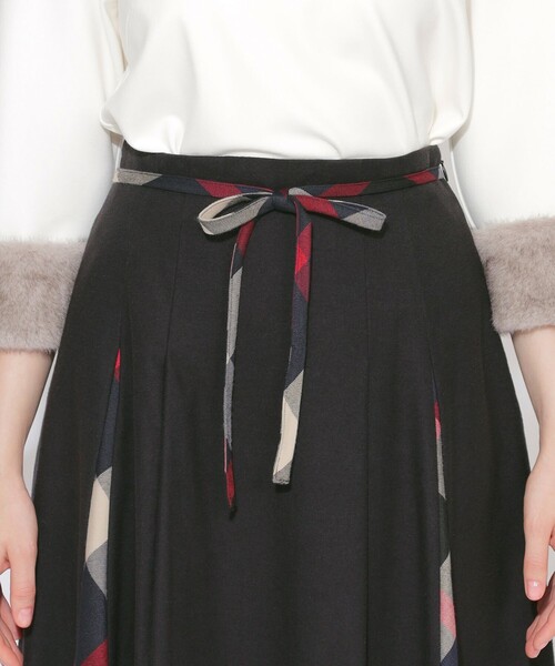 CB CRESTBRIDGE（シービークレストブリッジ）の「パーシャルチェックスカート（スカート・レディース・ブラック・M/S）」の5枚目の写真