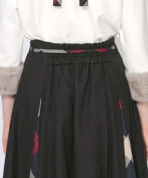 CB CRESTBRIDGE（シービークレストブリッジ）の「パーシャルチェックスカート（スカート・レディース・ブラック・M/S）」の6枚目の写真