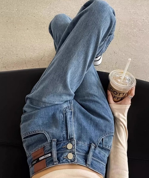 SEU(エスイーユー)の「ダブルボタンでスタイルアップ♪ ダブルボタン ハイウエストセミワイドデニム ワイドストレートデニム オフィスカジュアル きれいめカジュアル レディース韓国(デニムパンツ・レディース・チャコール/ライトブルー/ブルー・M/L)」の9枚目の写真