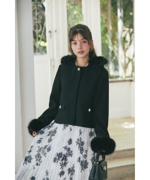 tocco closet(トッコ クローゼット)の「取り外し可能なファー付きビジュー装飾ショートコート(ダッフルコート・レディース・ブラック/アイボリー/ベージュ/ピンク・M)」の19枚目の写真