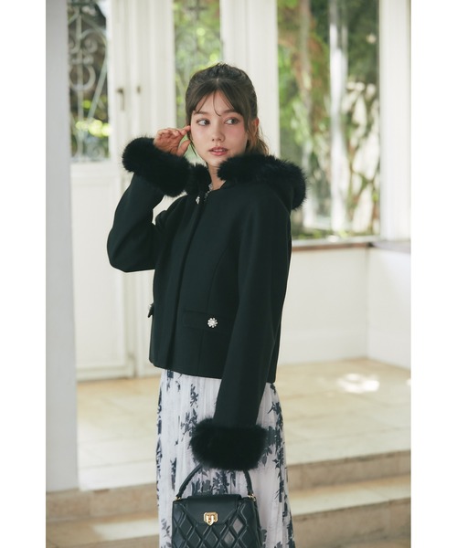 tocco closet(トッコ クローゼット)の「取り外し可能なファー付きビジュー装飾ショートコート(ダッフルコート・レディース・ブラック/アイボリー/ベージュ/ピンク・M)」の20枚目の写真