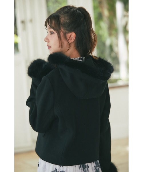 取り外し可能なファー付きビジュー装飾ショートコート（ダッフルコート