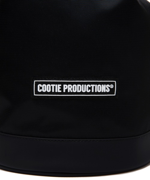 COOTIE PRODUCTIONS（クーティープロダクションズ）の「Drawstring Shoulder Bag（ショルダーバッグ・メンズ・ブラック・ONE SIZE）」の4枚目の写真