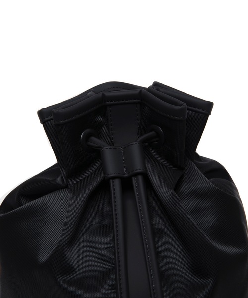 COOTIE PRODUCTIONS（クーティープロダクションズ）の「Drawstring Shoulder Bag（ショルダーバッグ・メンズ・ブラック・ONE SIZE）」の8枚目の写真