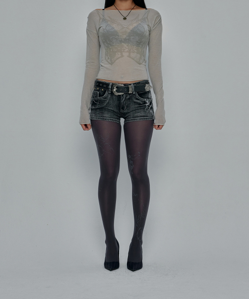 GILAARCHIVE(ギラアーカイブ)の「TATTOOED GRAPHIC DENIM SHORTS_GREY(その他パンツ・レディース・グレー・SMALL/MEDIUM)」の4枚目の写真