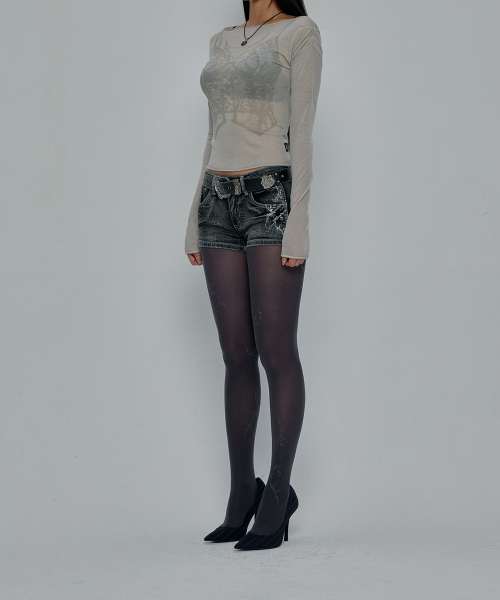 GILAARCHIVE(ギラアーカイブ)の「TATTOOED GRAPHIC DENIM SHORTS_GREY(その他パンツ・レディース・グレー・SMALL/MEDIUM)」の5枚目の写真