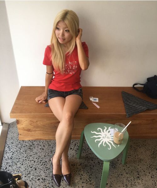GILAARCHIVE(ギラアーカイブ)の「TATTOOED GRAPHIC DENIM SHORTS_GREY(その他パンツ・レディース・グレー・SMALL/MEDIUM)」の9枚目の写真
