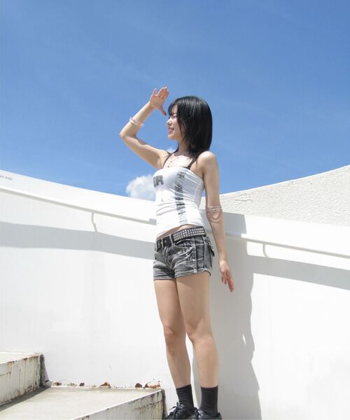 GILAARCHIVE(ギラアーカイブ)の「TATTOOED GRAPHIC DENIM SHORTS_GREY(その他パンツ・レディース・グレー・SMALL/MEDIUM)」の10枚目の写真