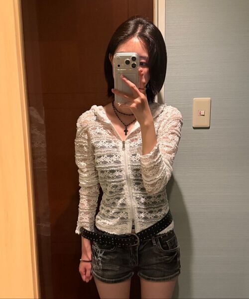 GILAARCHIVE(ギラアーカイブ)の「TATTOOED GRAPHIC DENIM SHORTS_GREY(その他パンツ・レディース・グレー・SMALL/MEDIUM)」の11枚目の写真