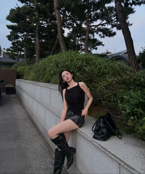 GILAARCHIVE(ギラアーカイブ)の「TATTOOED GRAPHIC DENIM SHORTS_GREY(その他パンツ・レディース・グレー・SMALL/MEDIUM)」の12枚目の写真