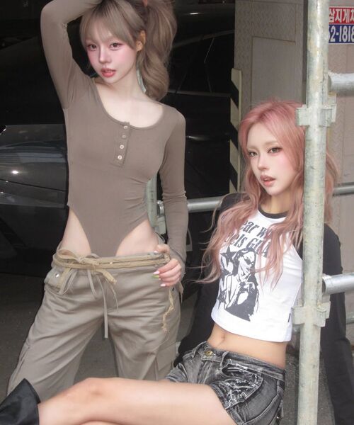 GILAARCHIVE(ギラアーカイブ)の「TATTOOED GRAPHIC DENIM SHORTS_GREY(その他パンツ・レディース・グレー・SMALL/MEDIUM)」の17枚目の写真