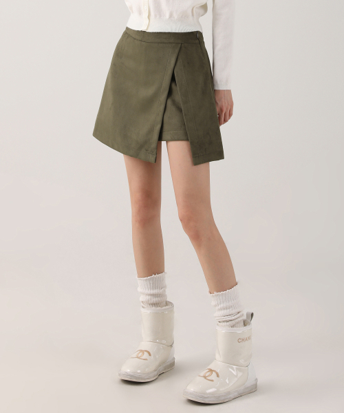 AVANDRESS(アバンドレス )の「Suede Chic Slit Mini Skirt PINK(スカート・レディース・ピンク・SMALL/MEDIUM)」の3枚目の写真