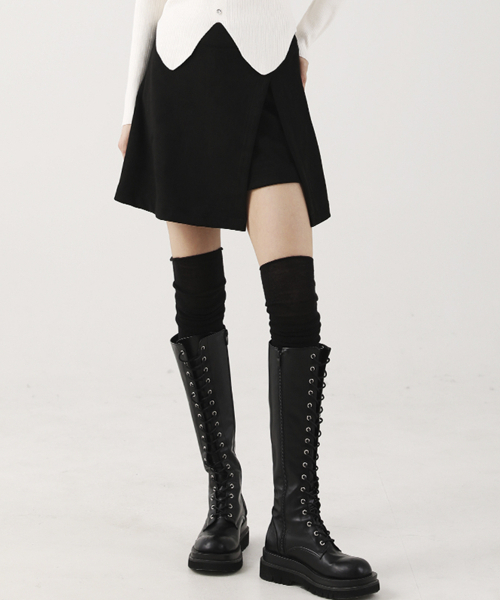 AVANDRESS(アバンドレス )の「Suede Chic Slit Mini Skirt PINK(スカート・レディース・ピンク・SMALL/MEDIUM)」の4枚目の写真