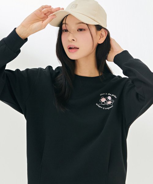 CHASECULT（チェイスカルト）の「女性裾変形スウェットTシャツ-DARG5164B03（スウェット・レディース・ブラック・90/85）」の2枚目の写真