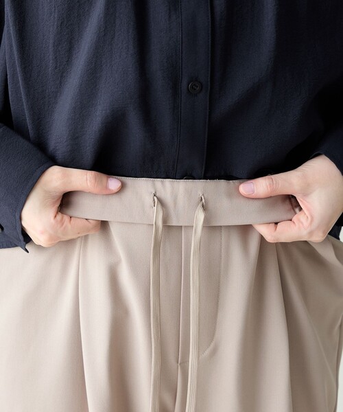 ANY(エニィ)の「イージーケアライトストレッチテーパードパンツ(その他パンツ・レディース・ライトグレー系/ネイビー系/ブラウン系/アイボリー系1/ブルー系/ライトイエロー系・SMALL/MEDIUM/LARGE)」の7枚目の写真