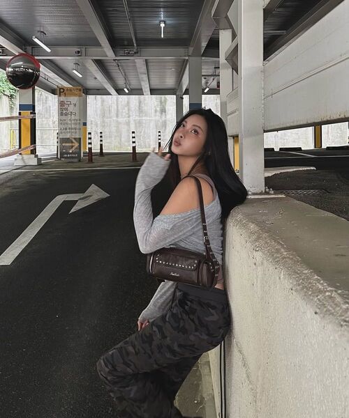 ROSEFRANTZ（ロゼフランツ）の「Multi Pocket Studded Shoulder Bag [Brown]（ショルダーバッグ・レディース・ブラウン・FREE）」の10枚目の写真