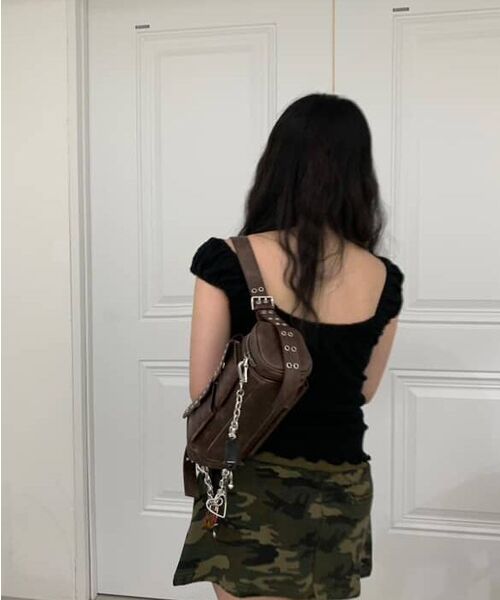 ROSEFRANTZ（ロゼフランツ）の「Multi Pocket Studded Shoulder Bag [Brown]（ショルダーバッグ・レディース・ブラウン・FREE）」の12枚目の写真