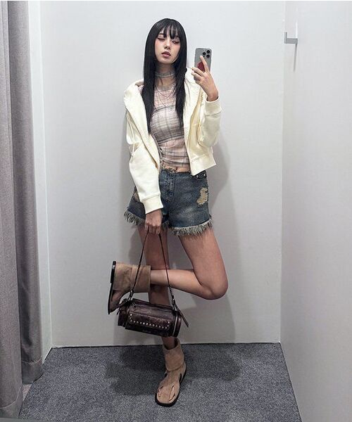 ROSEFRANTZ（ロゼフランツ）の「Multi Pocket Studded Shoulder Bag [Brown]（ショルダーバッグ・レディース・ブラウン・FREE）」の4枚目の写真