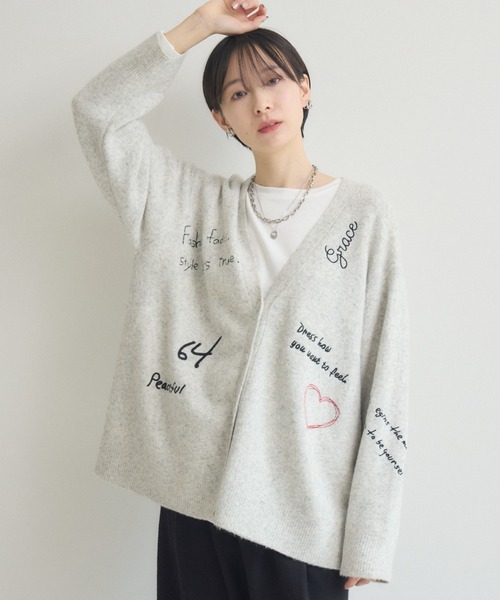 Paradise Picnic(パラダイスピクニック)の「ROSIEE レタリング刺繍ニットカーディガン(カーディガン/ボレロ・レディース・レッド/グレー・FREE)」の2枚目の写真