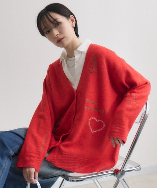 Paradise Picnic(パラダイスピクニック)の「ROSIEE レタリング刺繍ニットカーディガン(カーディガン/ボレロ・レディース・レッド/グレー・FREE)」の1枚目の写真