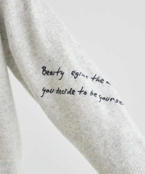 Paradise Picnic(パラダイスピクニック)の「ROSIEE レタリング刺繍ニットカーディガン(カーディガン/ボレロ・レディース・レッド/グレー・FREE)」の5枚目の写真