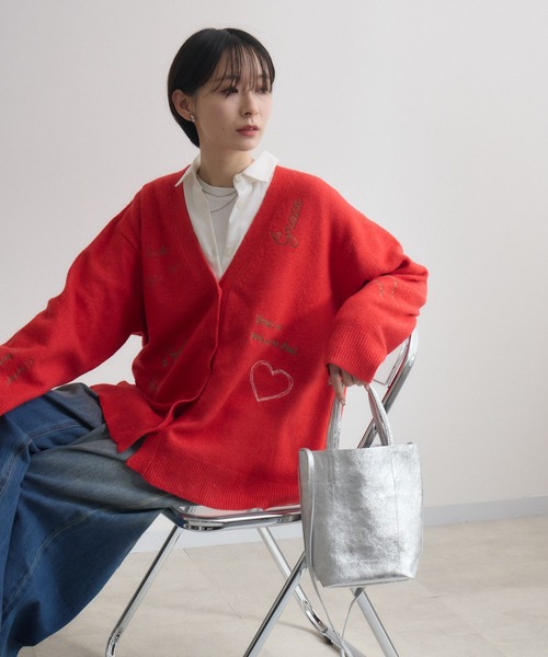 Paradise Picnic(パラダイスピクニック)の「ROSIEE レタリング刺繍ニットカーディガン(カーディガン/ボレロ・レディース・レッド/グレー・FREE)」の18枚目の写真