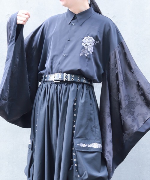 REZEN（リゼン）の「牡丹刺繍和袖シャツ（シャツ/ブラウス・メンズ・ブルーパープル/ライトグレー/ローズ・LARGE/MEDIUM）」の2枚目の写真