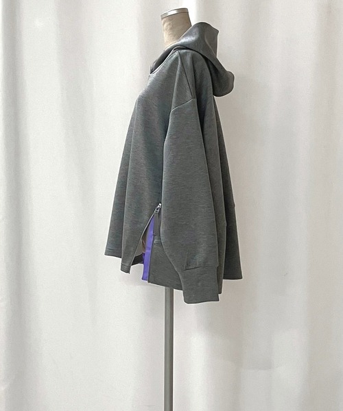 Q（キュー）の「裾配色ZIPプルオーバー（パーカー・レディース・ライトグレー/ピンク・MEDIUM）」の7枚目の写真