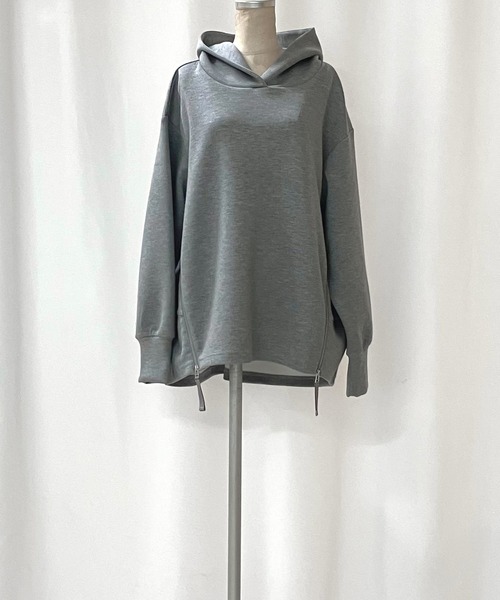 Q（キュー）の「裾配色ZIPプルオーバー（パーカー・レディース・ライトグレー/ピンク・MEDIUM）」の3枚目の写真