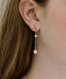 MERRYMOTIVE（メリーモチーブ）の「White pearl and drop chain earring（ピアス（両耳用））」