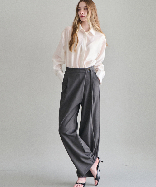 BLANCU（ブランユー）の「ストラップディテールフロントピンタックスラックス（スラックス・レディース・ブラック/グレー・SMALL/MEDIUM/LARGE）」の3枚目の写真