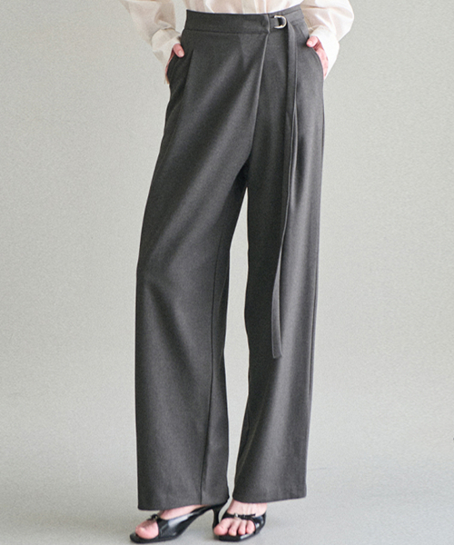 BLANCU（ブランユー）の「ストラップディテールフロントピンタックスラックス（スラックス・レディース・ブラック/グレー・SMALL/MEDIUM/LARGE）」の4枚目の写真