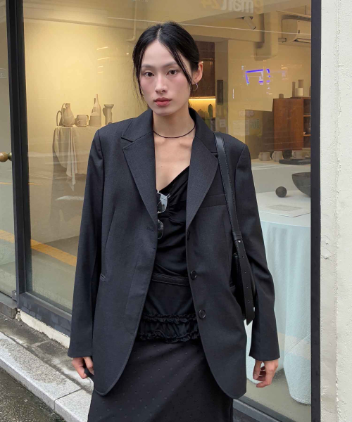 Majournee(マジョネ)の「SINGLE HIDDEN JACKET_CHARCOAL(テーラードジャケット・レディース・その他・SMALL/MEDIUM)」の2枚目の写真