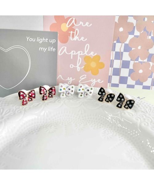 tone（トーン）の「【88eighty-eight】ビジューリボンミニピアス【import】(MA)（ピアス（両耳用）・レディース・ブラック/ホワイト/レッド・FREE）」の6枚目の写真
