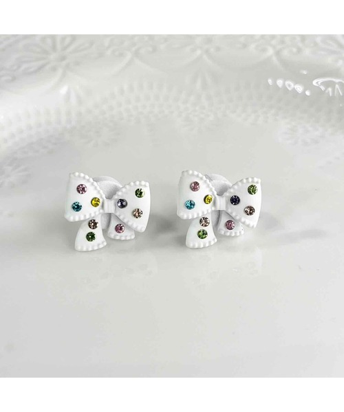 tone（トーン）の「【88eighty-eight】ビジューリボンミニピアス【import】(MA)（ピアス（両耳用）・レディース・ブラック/ホワイト/レッド・FREE）」の7枚目の写真