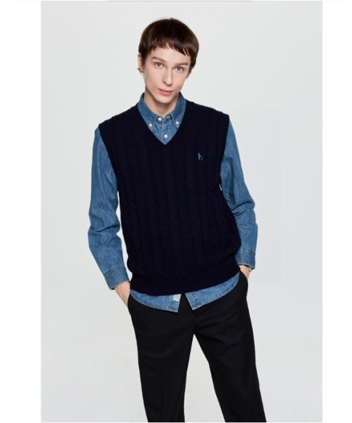HAZZYS（ ヘジス）の「[25FW][アイコニック] ネイビーケーブルニットベスト（ベスト・メンズ・その他・100/110/95/105/115）」の3枚目の写真