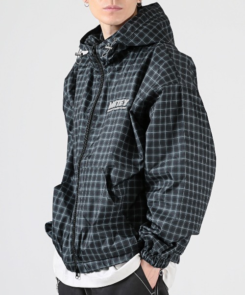 LUXSTYLE(ラグスタイル)の「チェック柄フード付きブルゾン(マウンテンパーカー・メンズ・C/A/B・M/L)」の2枚目の写真