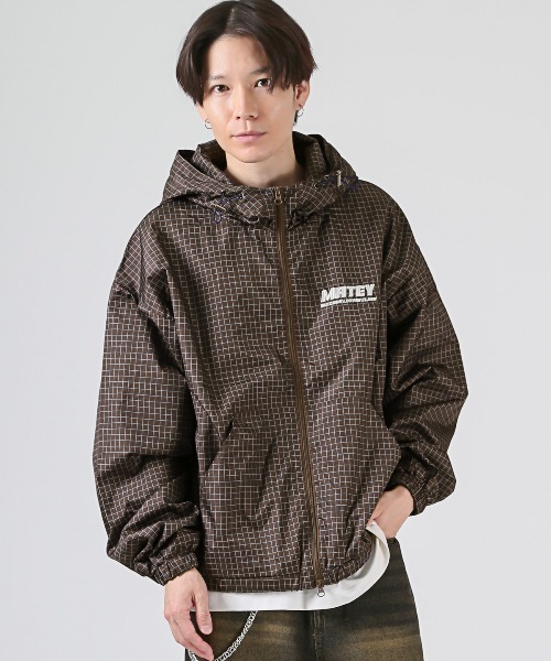 LUXSTYLE(ラグスタイル)の「チェック柄フード付きブルゾン(マウンテンパーカー・メンズ・C/A/B・M/L)」の4枚目の写真
