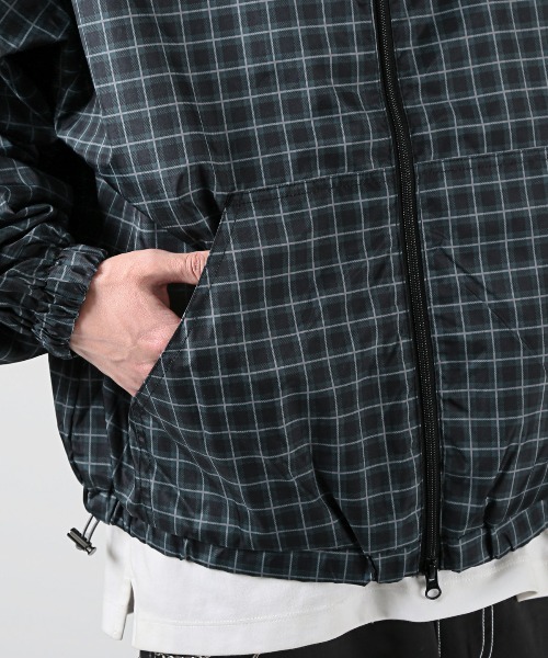 LUXSTYLE(ラグスタイル)の「チェック柄フード付きブルゾン(マウンテンパーカー・メンズ・C/A/B・M/L)」の12枚目の写真