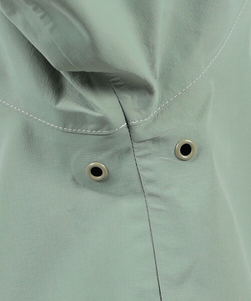 Mackintosh(マッキントッシュ)の「MACKINTOSH RAINTEC SKYE PARKA SHORT GTS ナイロンフーデッドブルゾン(ブルゾン・メンズ・ブルー/ライトグリーン・36/38/40)」の3枚目の写真
