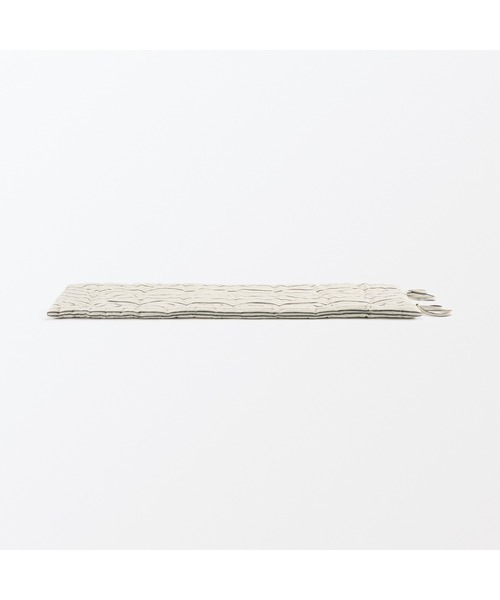 無印良品(ムジルシリョウヒン)の「綿洗いざらしシートクッション ロングタイプ 50×150cm(クッション/クッションカバー・メンズ・ホワイト系/グレー系・FREE)」の8枚目の写真