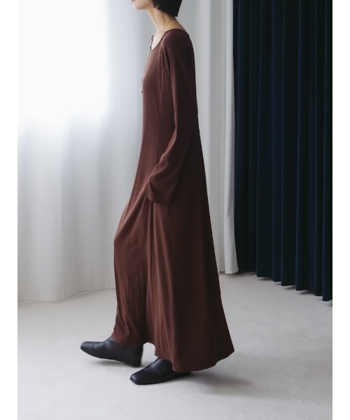 sahara（サハラ）の「Uneck Rib Long Dress/ユーネックリブロングドレス（ワンピース・レディース・ブラック/アイボリー/レッド/ブラウン・FREE）」の6枚目の写真