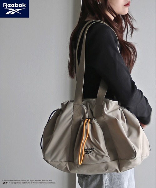 COURO(コウロ)の「【Reebok/リーボック】 ドローストリング2WAYナイロンショルダーBAG(ショルダーバッグ・レディース・ベージュ/チャコール/ブラック・FREE)」の3枚目の写真